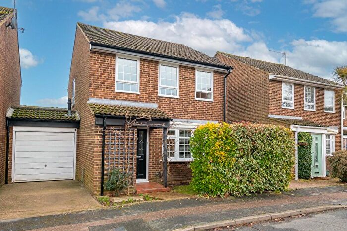 3 Bedroom Link Detached House For Sale In Worth, West Sussex, RH10
