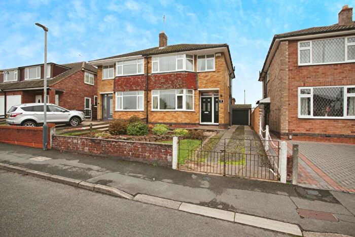 3 Bedroom Semi-Detached House For Sale In River Close, Bedworth, CV12