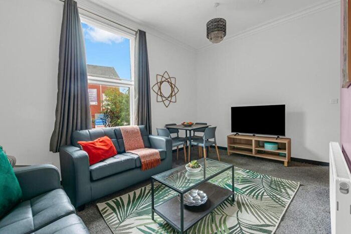 5 Bedroom Flat To Rent In Otley Road, Leeds, LS6