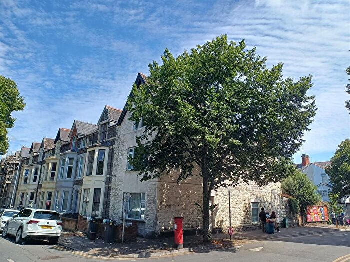 2 Bedroom Flat To Rent In Llanbeldian Gardens, Cathays, Cardiff, CF24