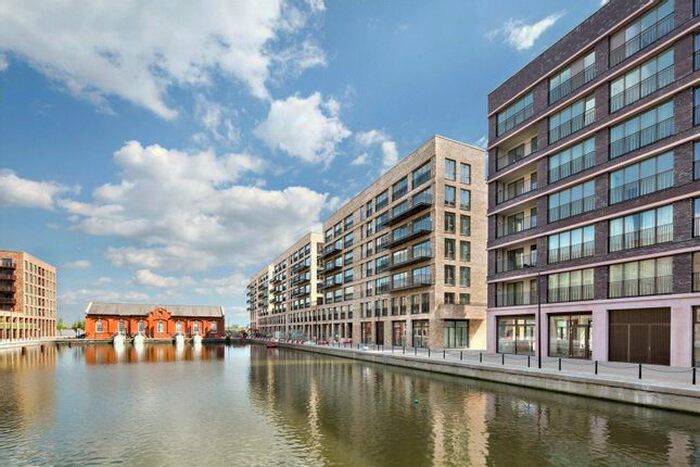 2 Bedroom Flat To Rent In Lock Side Way, London, E16