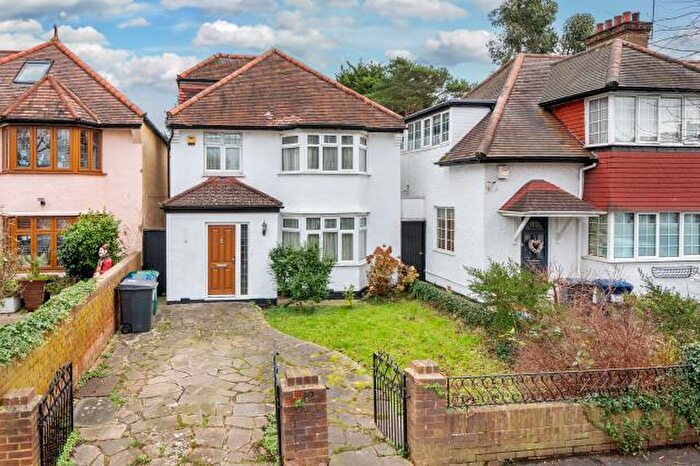 4 Bedroom Detached House For Sale In Greenfield Gardens, London, NW2