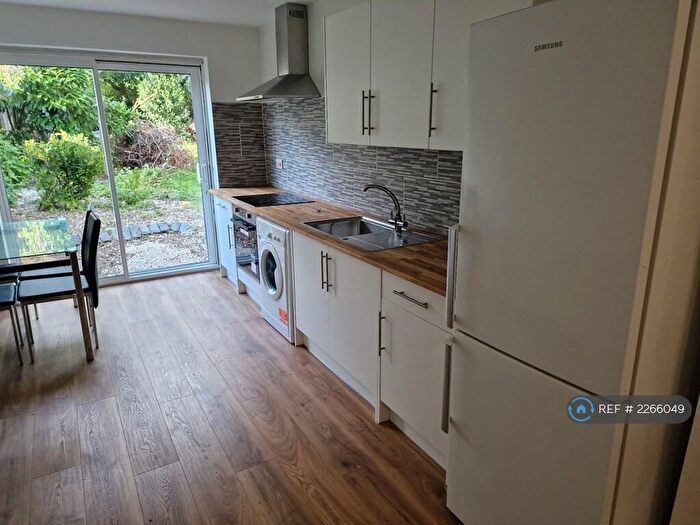 2 Bedroom Maisonette To Rent In Wokingham Road, Earley, Reading, RG6