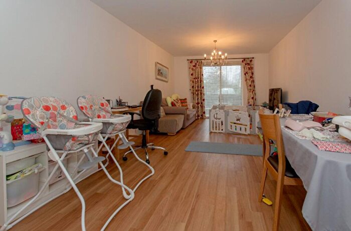 2 Bedroom Apartment For Sale In Consort Avenue, Trumpington, Cambridge, CB2