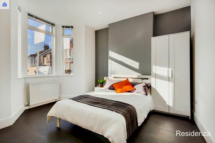 3 Bedroom Terraced House To Rent In Hereward Road, London, SW17