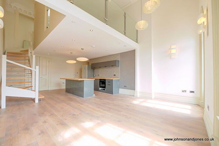 2 Bedroom Flat To Rent In London Street, Chertsey, KT16