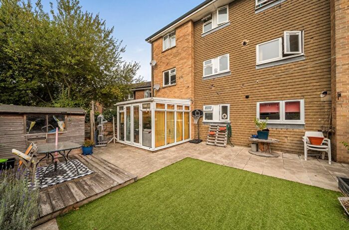 2 Bedroom Flat For Sale In Swanfield Drive, Chichester, PO19