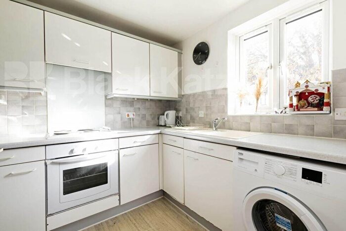 1 Bedroom Flat To Rent In Wheatcroft Court, Hendon, NW4