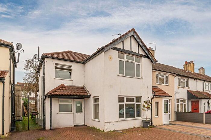 3 Bedroom Terraced House For Sale In Thornton Road, Croydon, CR0