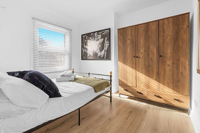 1 Bedroom Flat To Rent In Portobello Road, London, W11