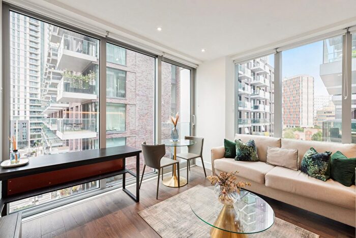 1 Bedroom Studio For Sale In Piazza Walk, London, E1