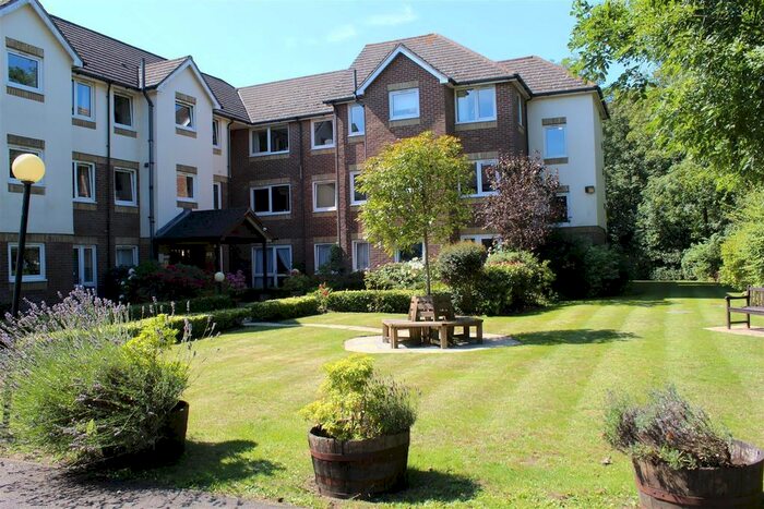 1 Bedroom Flat For Sale In Christ Church Lane, Barnet, EN5