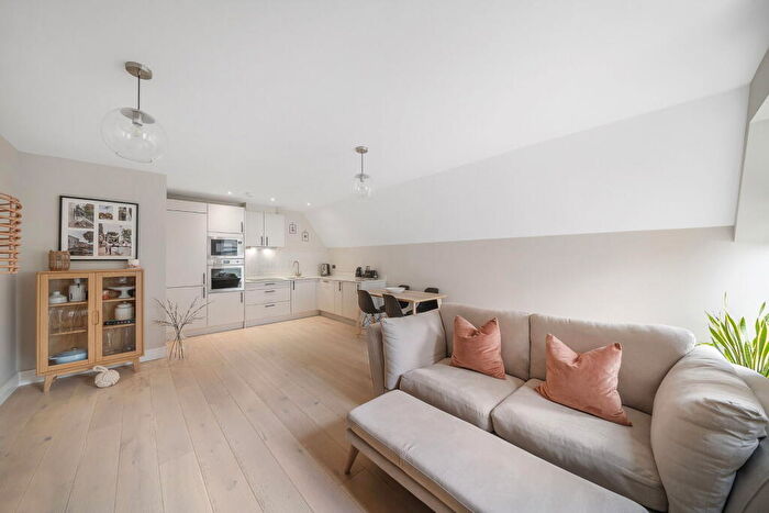 1 Bedroom Apartment For Sale In - Fasset Road, Kingston Upon Thames, Greater London, KT1