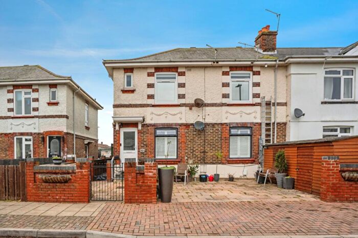 2 Bedroom Flat For Sale In Childe Square, Portsmouth, Hampshire, PO2