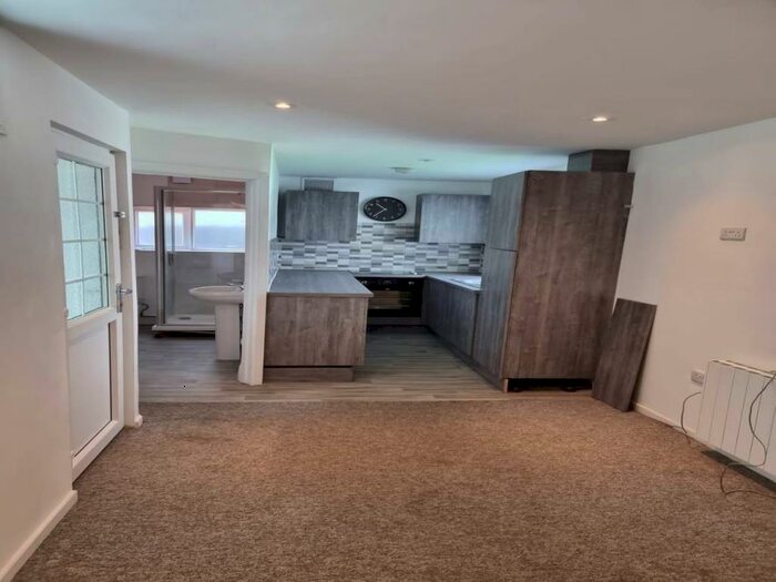 2 Bedroom Flat To Rent In Glenville Road, Ensbury Park, Bournemouth, BH10