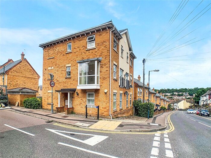 2 Bedroom Flat To Rent In Diana Road, Chatham, Kent, ME4