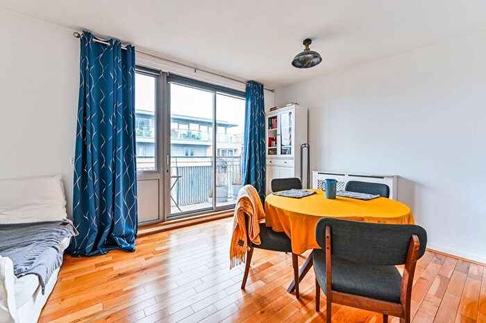 1 Bedroom Property To Rent In Gifford Street, King's Cross, London, N1