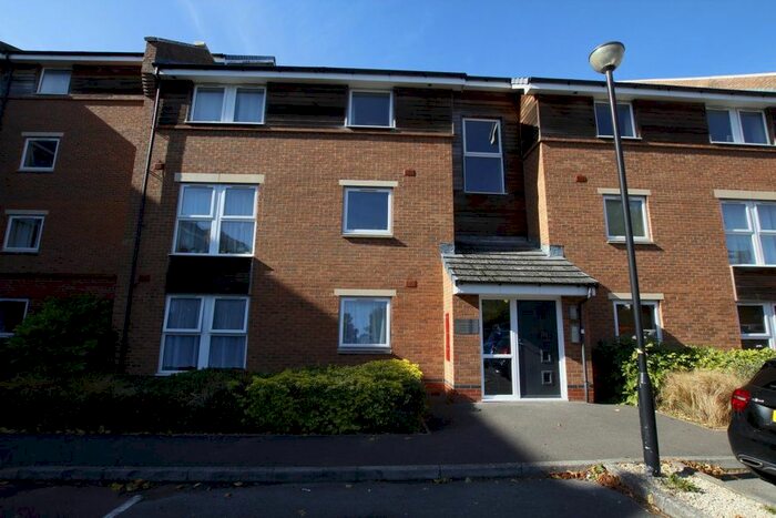 2 Bedroom Flat To Rent In Chain Court, Swindon, SN1
