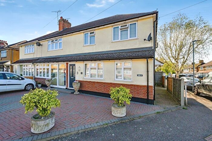 2 Bedroom Maisonette For Sale In Fern Way, Watford, WD25