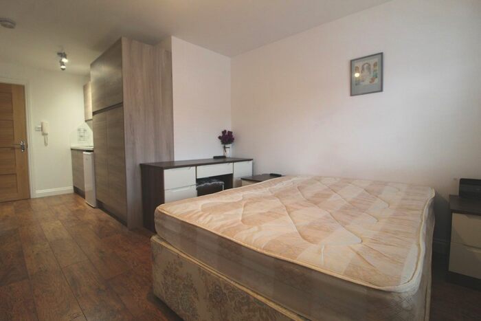 1 Bedroom Studio To Rent In Burnt Oak Broadway, Edgware, Middlesex HA8