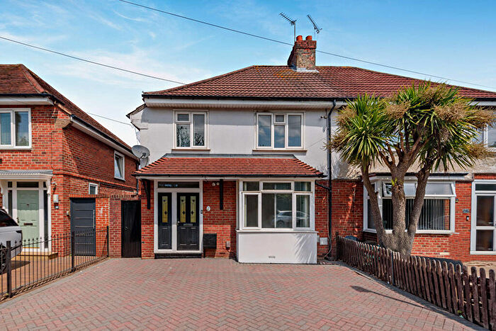 3 Bedroom Semi-Detached House For Sale In Tudor Crescent, Portsmouth, PO6