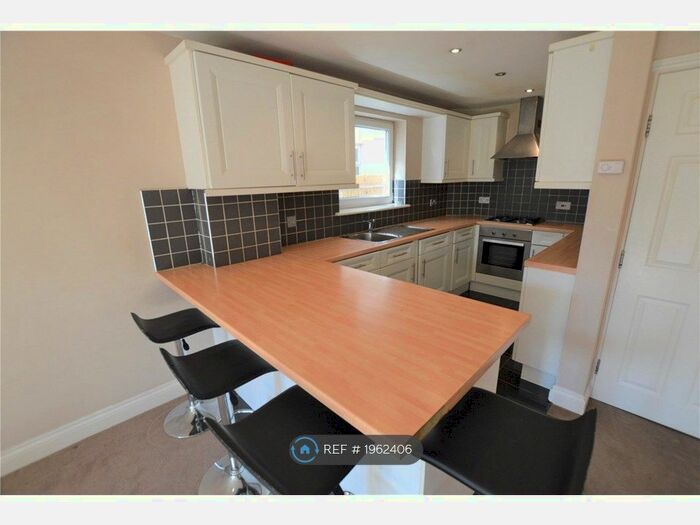 2 Bedroom Flat To Rent In Venner Road, London, SE26