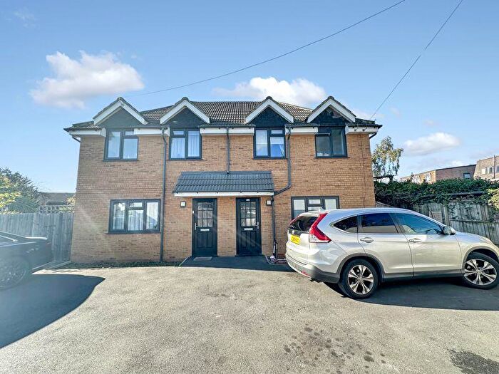 2 Bedroom Semi-Detached House To Rent In Lewins Way, Slough, SL1