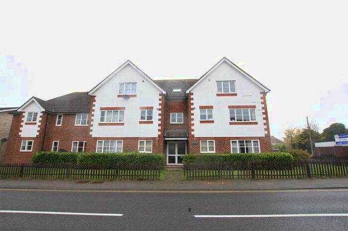 1 Bedroom Flat To Rent In Knaphill, Woking, Surrey, GU21