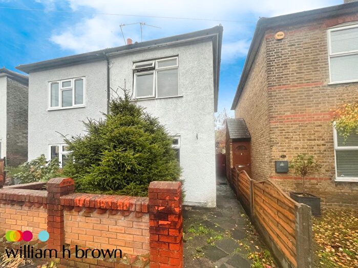2 Bedroom Semi-Detached House To Rent In Richmond Road, Romford, RM1