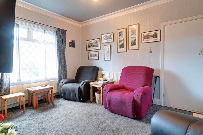 3 Bedroom End Of Terrace House For Sale In Lee Street, Brighouse, HD6