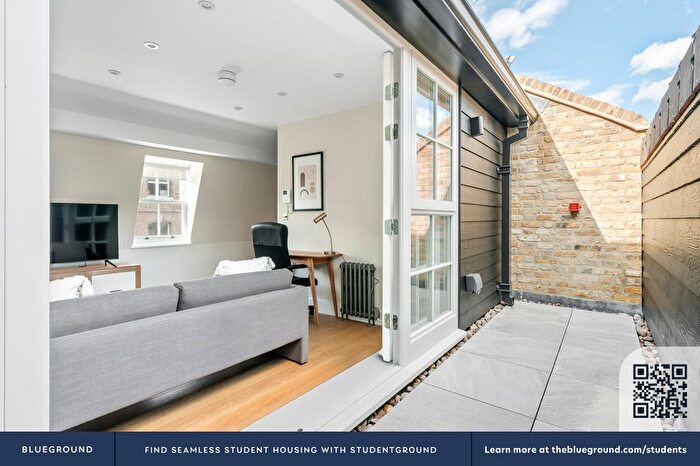3 Bedroom Flat To Rent In Waterloo, SE1