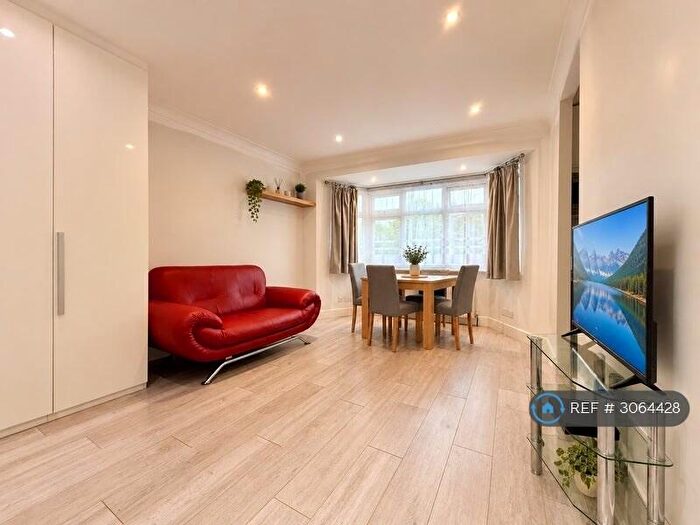 1 Bedroom Flat To Rent In Chiltern Gardens, London, NW2