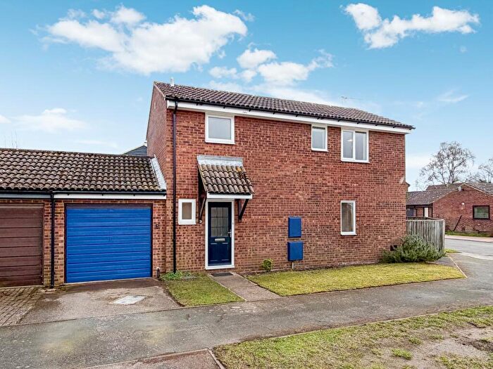 3 Bedroom Link Detached House For Sale In Saddlers Place, Martlesham Heath, Ipswich, IP5