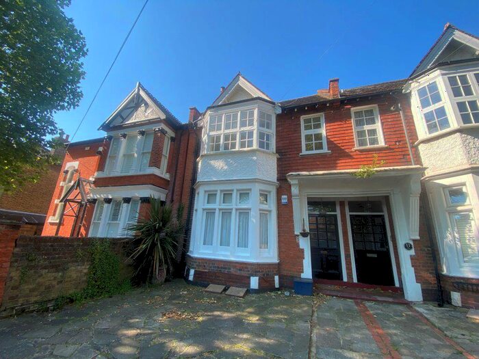 2 Bedroom Flat To Rent In Park Crescent - Online Enquiries Only, SS0