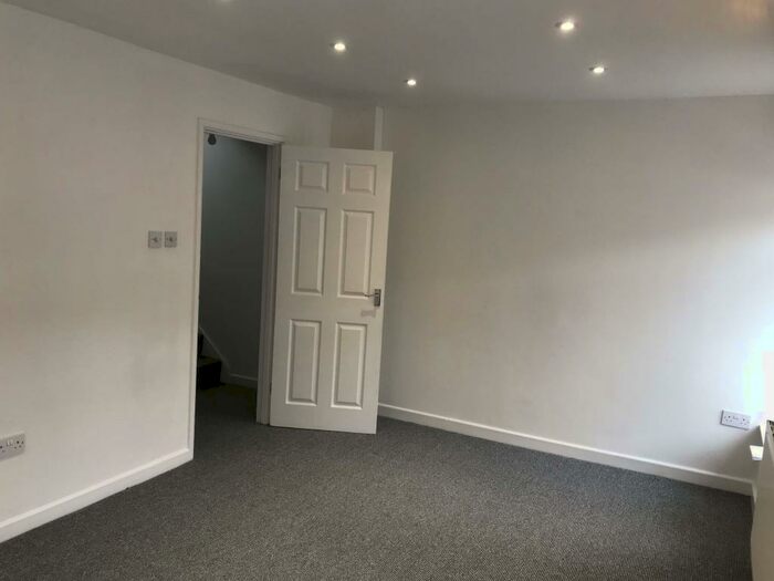 2 Bedroom Apartment To Rent In Glebe Street, Penarth, CF64