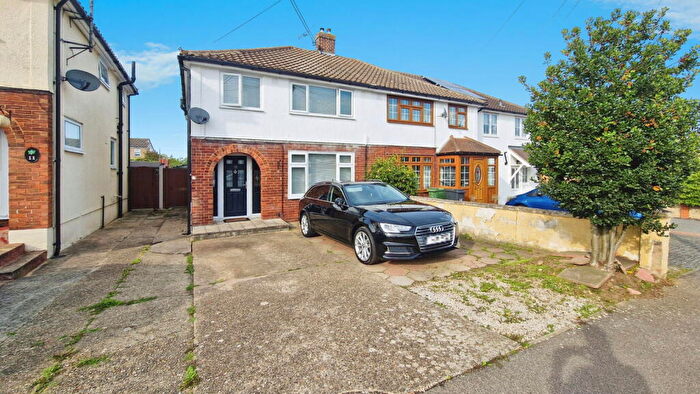 3 Bedroom Semi-Detached House For Sale In Strawberry Close, Braintree, CM7