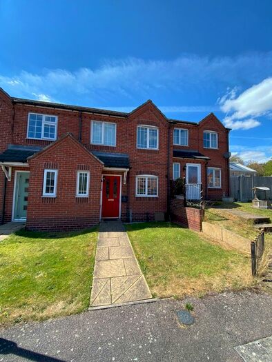 3 Bedroom Town House To Rent In The Hollies, Shirebrook, Mansfield, NG20