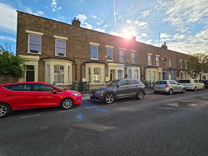 2 Bedroom Flat To Rent In Exon Street, Walworth, SE17