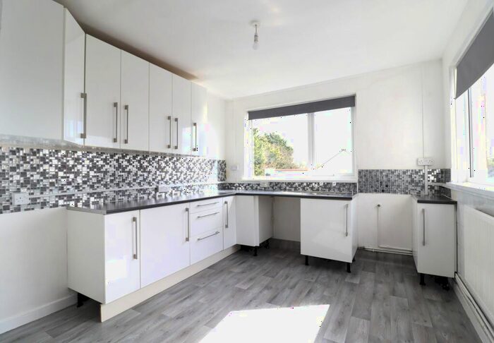1 Bedroom Flat To Rent In Broomcroft, Court Road, Barry, CF63
