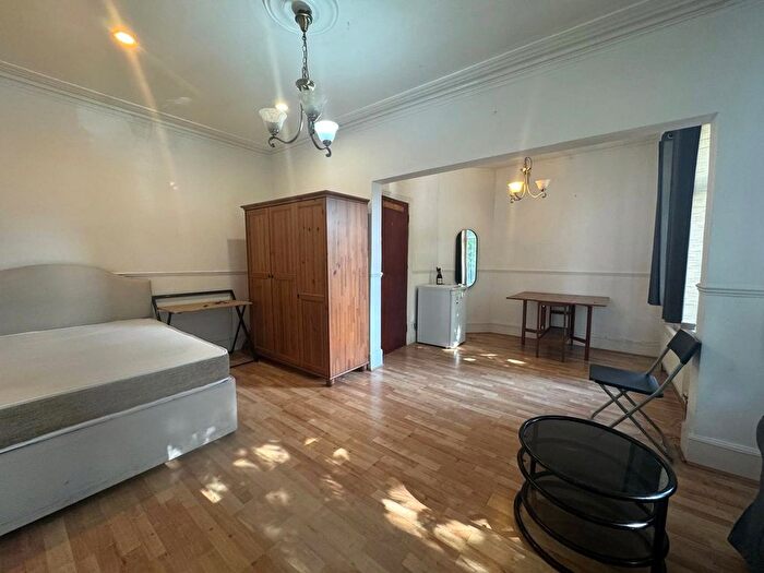 Studio To Rent In High Road, Wood Green, London, N22