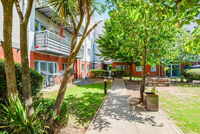 1 Bedroom Flat To Rent In Cannock Court, Hawker Place, London, E17
