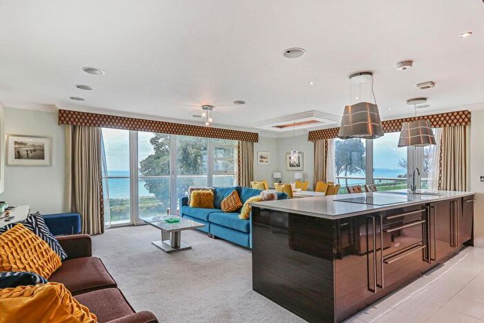 3 Bedroom Flat For Sale In Studland Dene, Alum Chine, BH4
