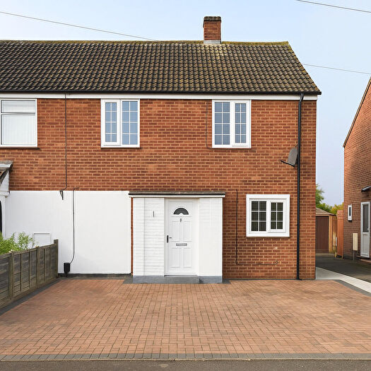 3 Bedroom Semi Detached House For Sale In Heather Avenue, Peterborough, PE1