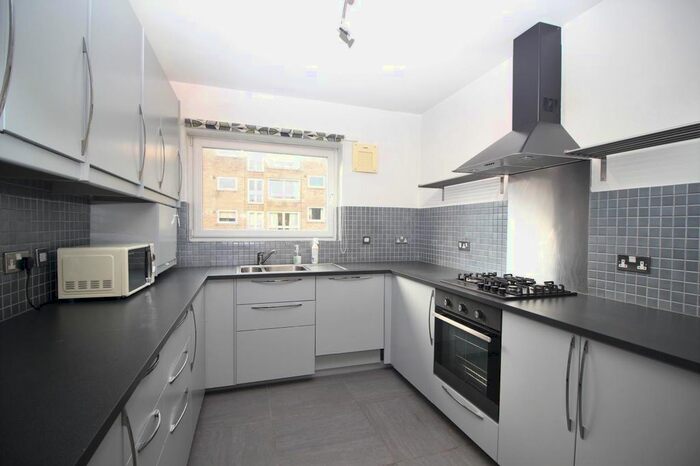 2 Bedroom Flat To Rent In Farnsworth Court, Lindisfarne Close, Jesmond, Newcastle Upon Tyne NE2