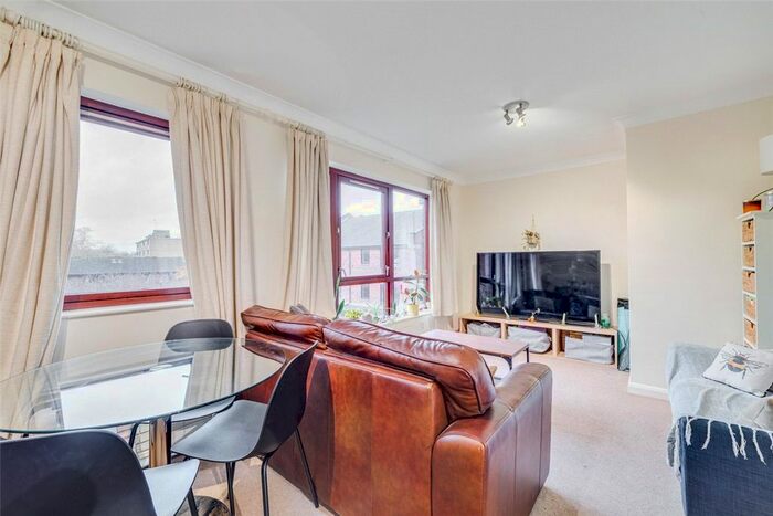 2 Bedroom Flat To Rent In Maltings Place, London, SW6