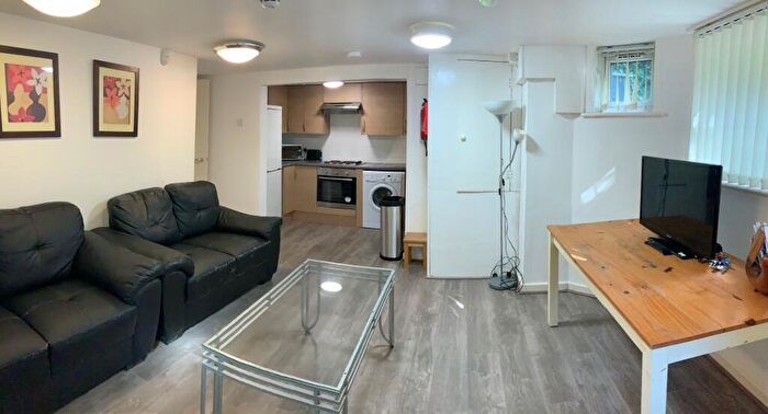 3 Bedroom Flat To Rent In Parsonage Road, Manchester, M20