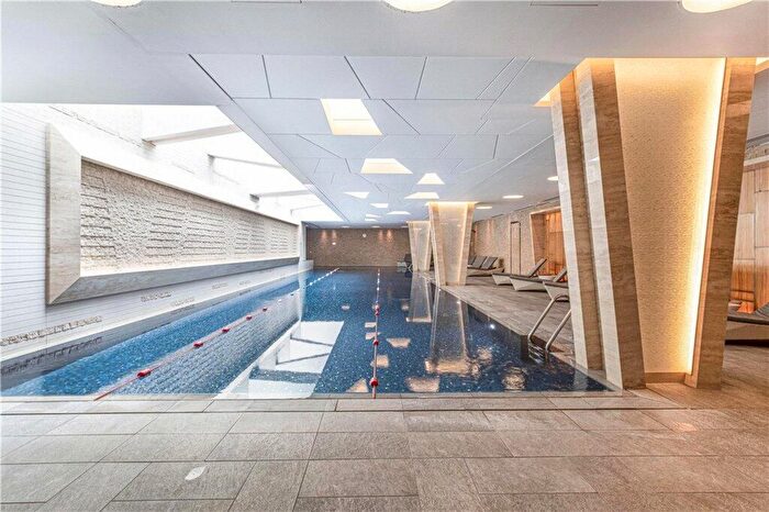 2 Bedroom Flat To Rent In Columbia Gardens, Earls Court, SW6