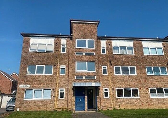 1 Bedroom Flat For Sale In South Holmes Road, Horsham, RH13
