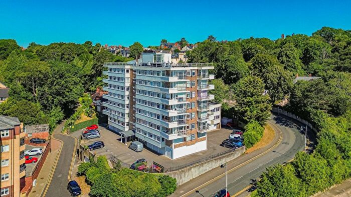 3 Bedroom Flat To Rent In The Esplanade, Seabank, Penarth, CF64