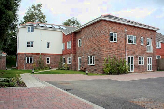 2 Bedroom Flat To Rent In Vale Farm Road, Woking, GU21